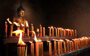 เทียนปูจา หรือ เทียนบูชา เป็นหนึ่งในเครื่องรางอาถรรพ์ มูเตลูแห่งล้านนา